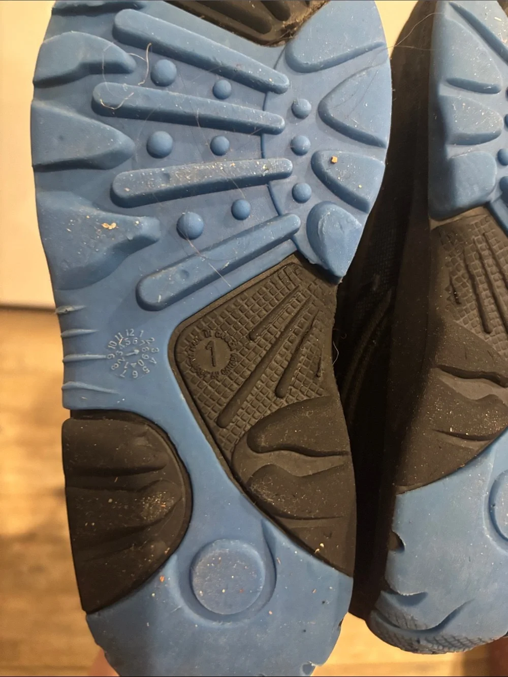 Kamik Kids Snow Boots in Navy and Black with Blue Accents Size 1